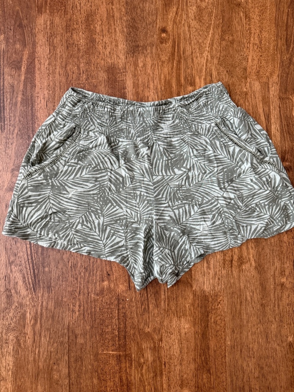 Three Dots Olive Green Leaf-Print Elastic-Waist Shorts